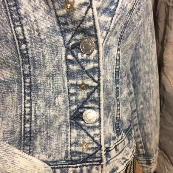 One of a kind golden wings on jean jacket - Picture 4 of 8